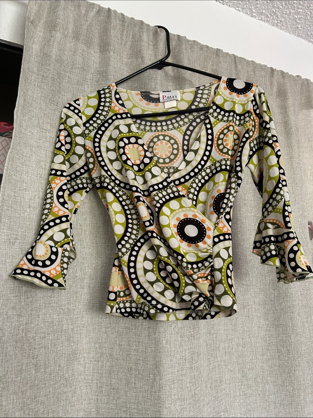 Vintage Patri Olive & Black Printed Twist-Front V-Neck Blouse size S